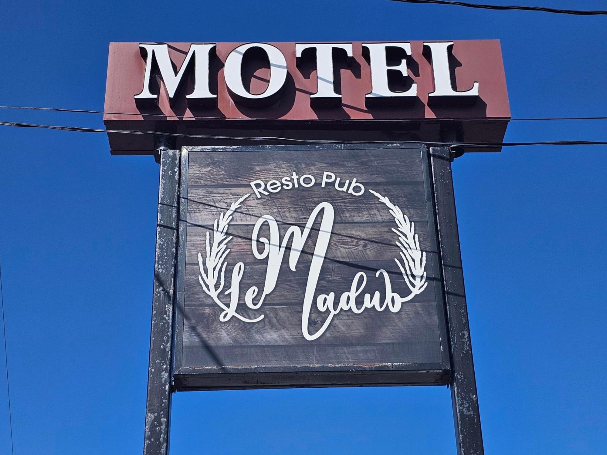 Resto Pub Motel Le Madub L'Isle-Verte 外观 照片